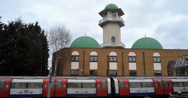 brent_central_mosque_-_geograph.org.uk_-_5395349.jpg
